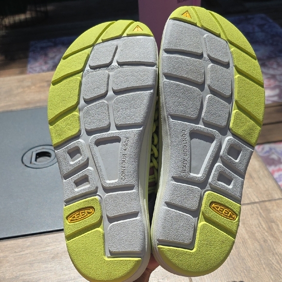 Keen Women's Shoes in Gray and Neon Green - Picture 5 of 8